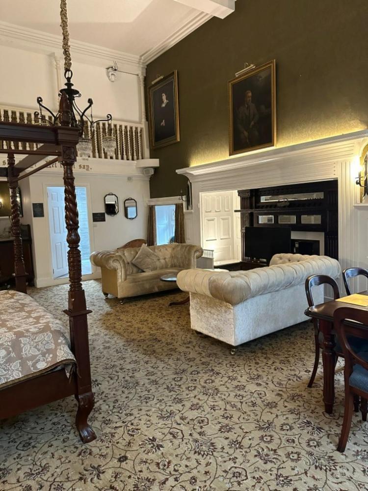 Langtry Manor Hotel 3*